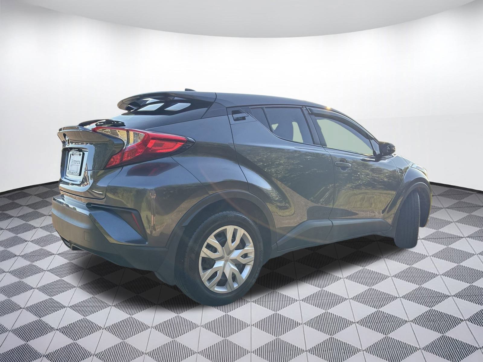 2019 Toyota C-HR XLE photo 8
