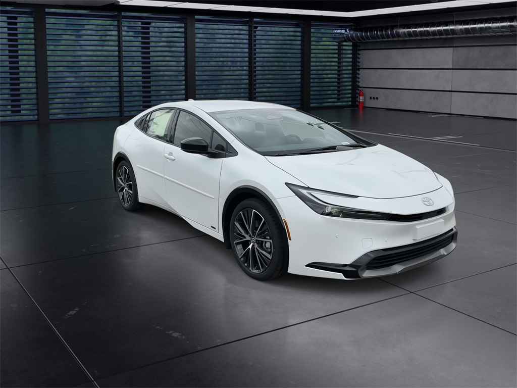 2025 Toyota Prius XLE photo 2