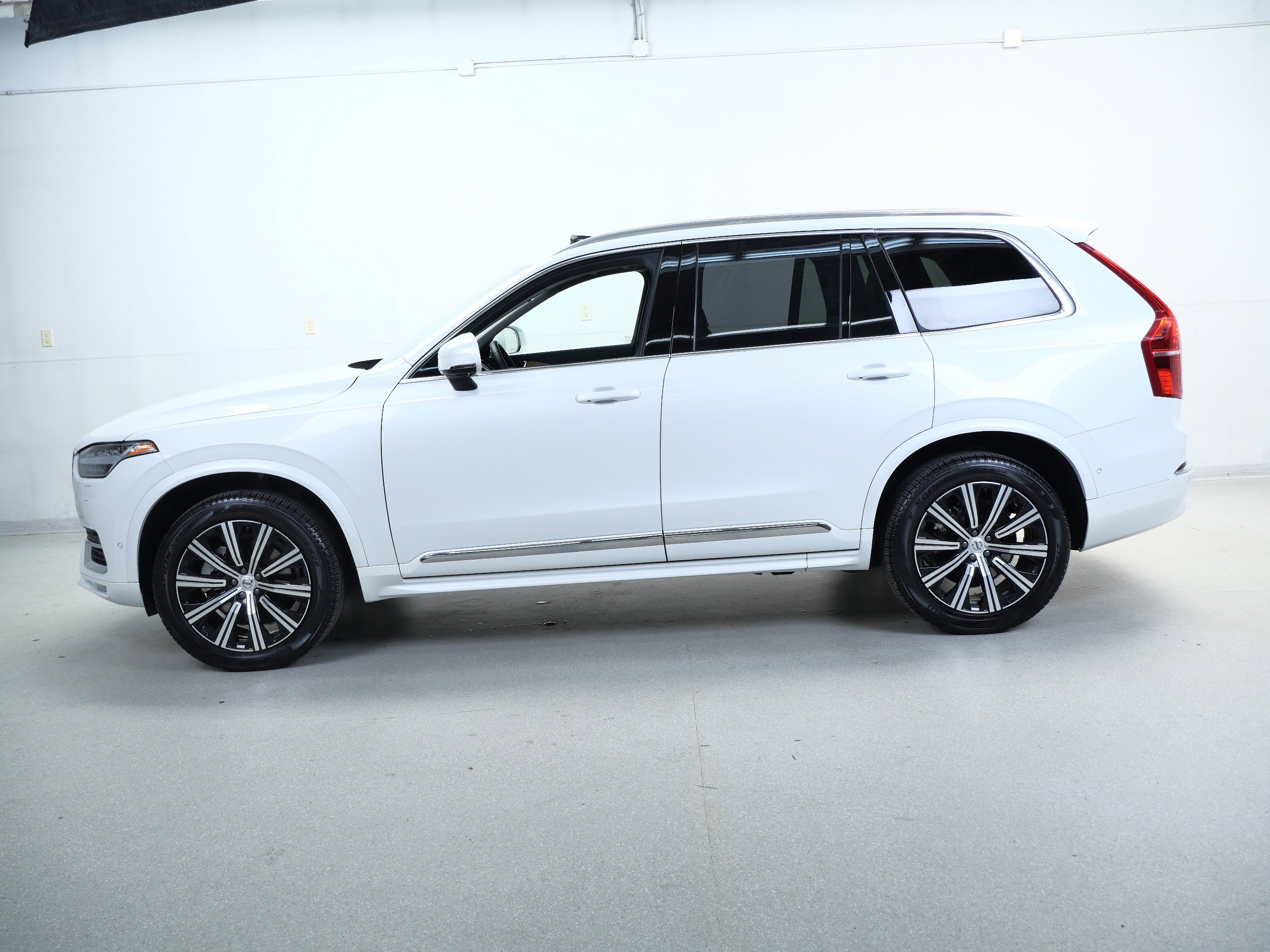 2025 Volvo XC90 Plus photo 9