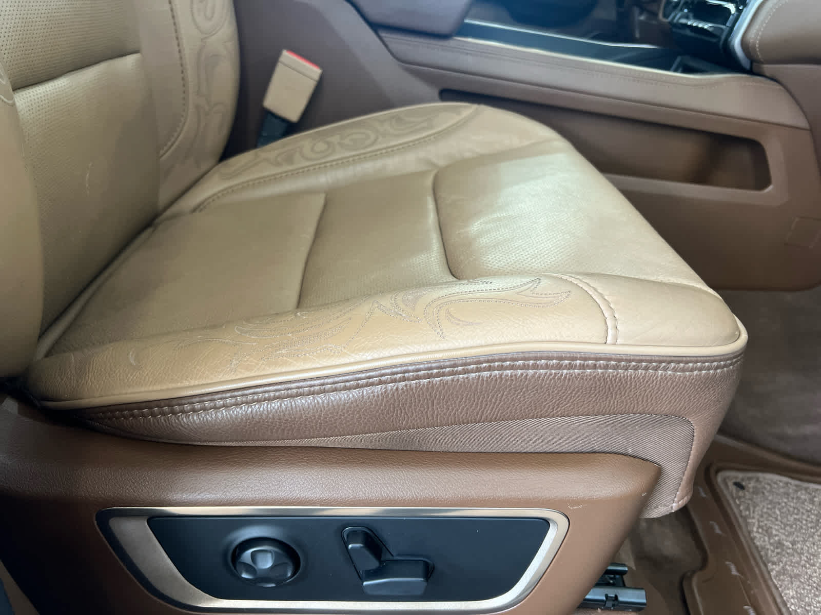 2020 Ram 1500 Longhorn photo 12