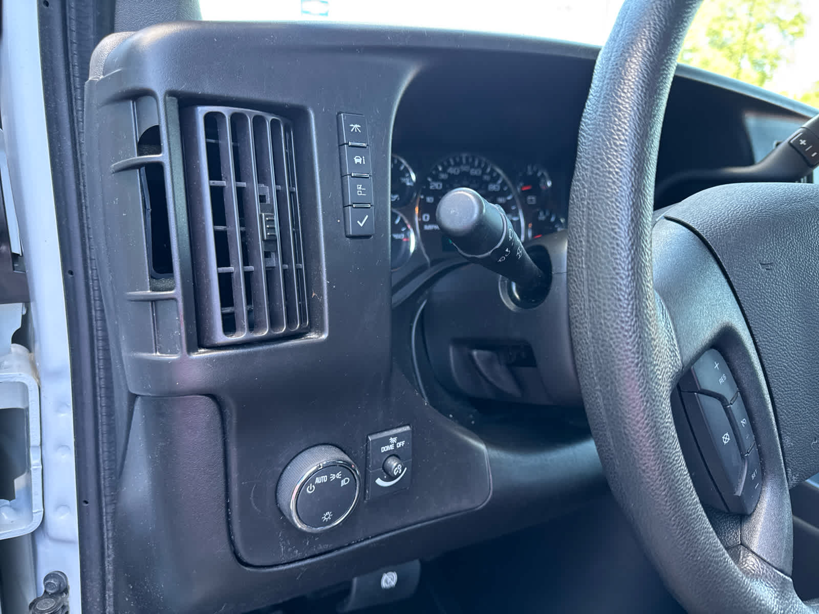 2024 Gmc Savana Cargo 2500 photo 18