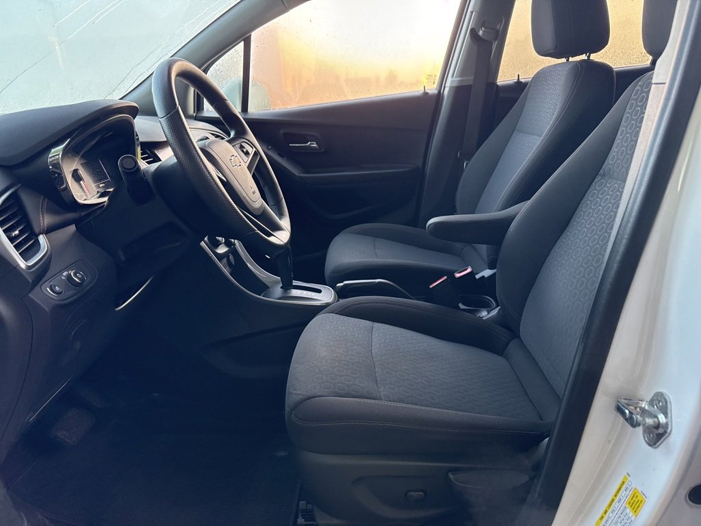 2022 Chevrolet Trax LS photo 3