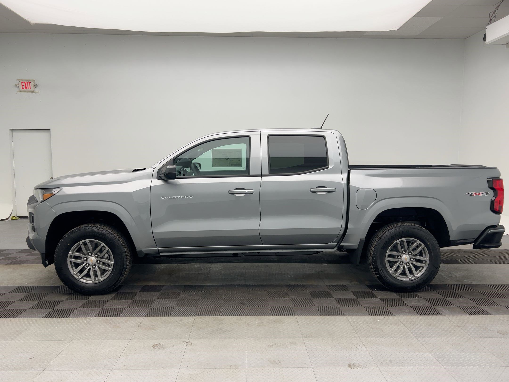 2026 Chevrolet Colorado LT photo 2