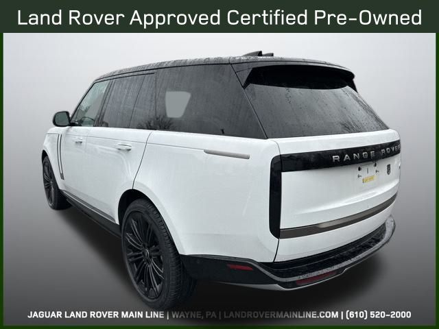2023 Land Rover Range Rover SE photo 3