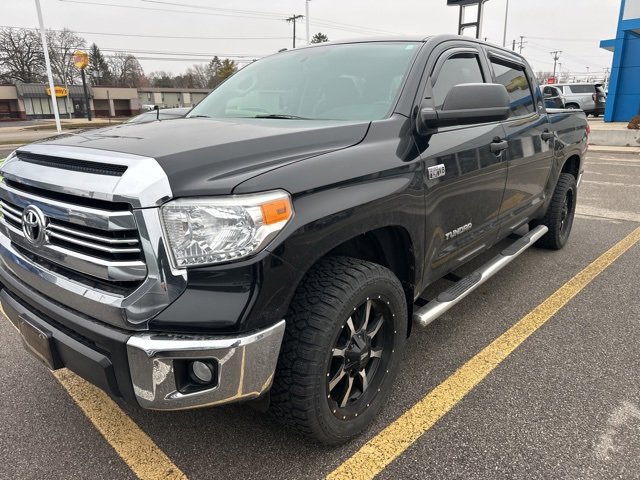 2016 Toyota Tundra SR5's photo