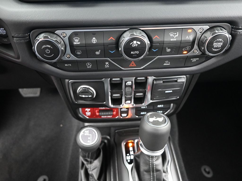 2025 Jeep Wrangler Rubicon photo 13