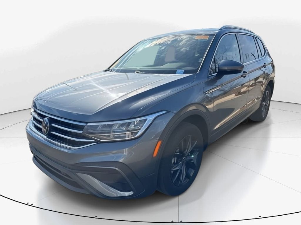 2024 Volkswagen Tiguan SE's photo