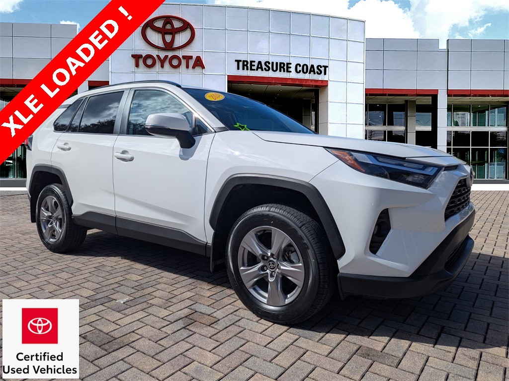 2024 Toyota RAV4 XLE's photo