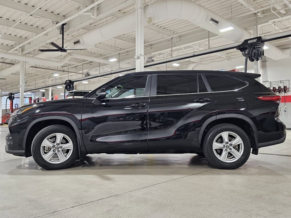 2023 Toyota Highlander L photo 6
