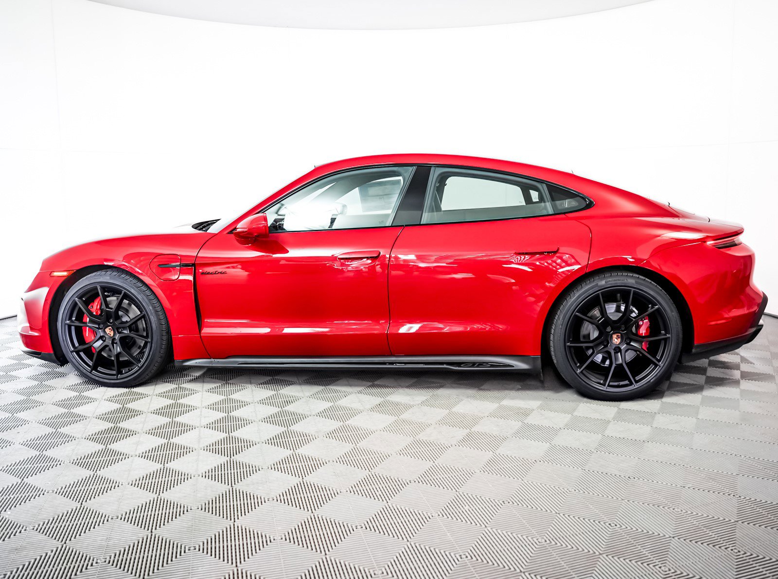 New 2025 CARMINE RED Porsche GTS image 2