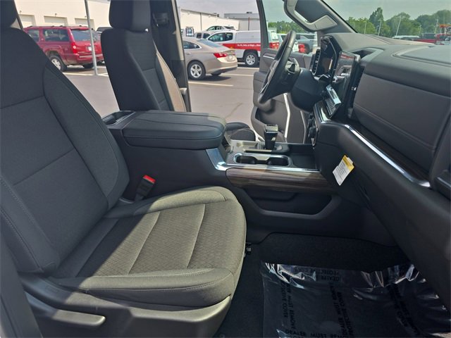 2024 Chevrolet Silverado 1500 RST photo 9