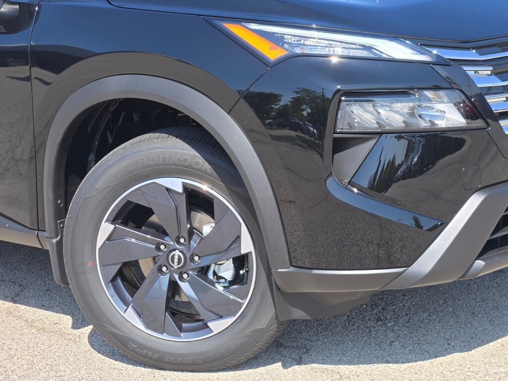 2026 Nissan Rogue SV photo 2