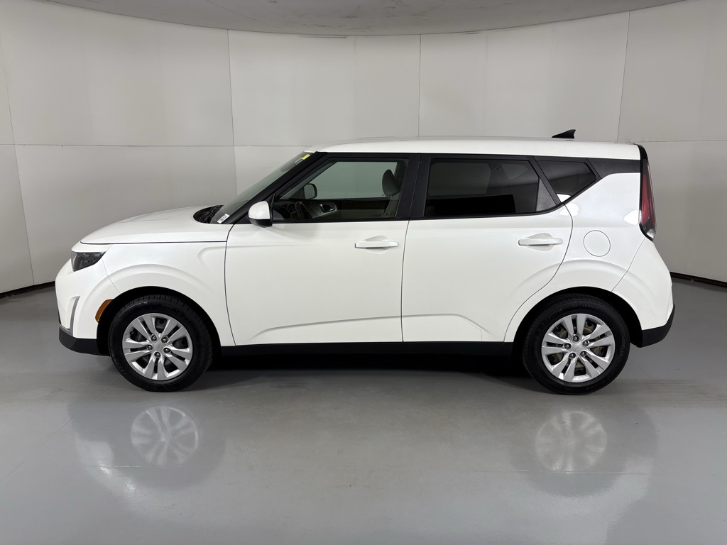 2023 Kia Soul LX photo 3