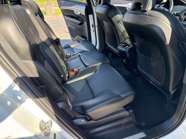 2022 Volvo XC90 T5 Momentum photo 23