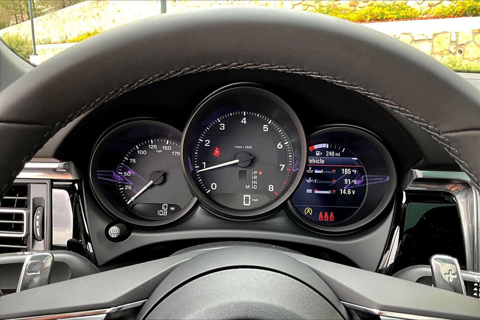 2026 Porsche Macan T photo 23