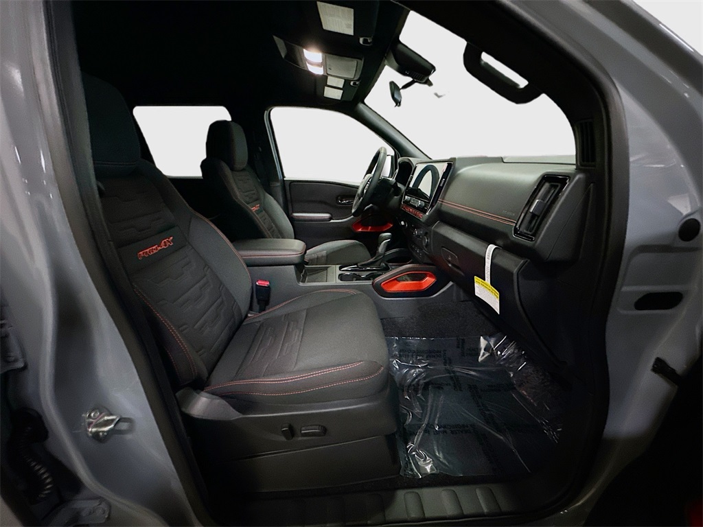 2025 Nissan Frontier PRO-4X photo 9