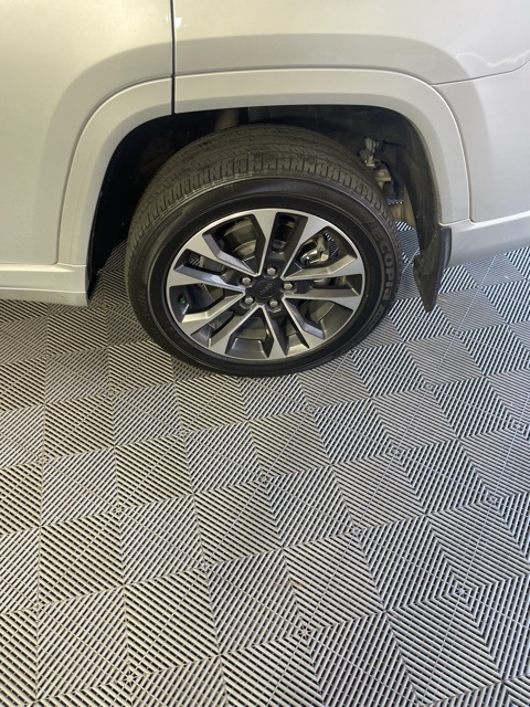 2021 Jeep Grand Cherokee Overland photo 13