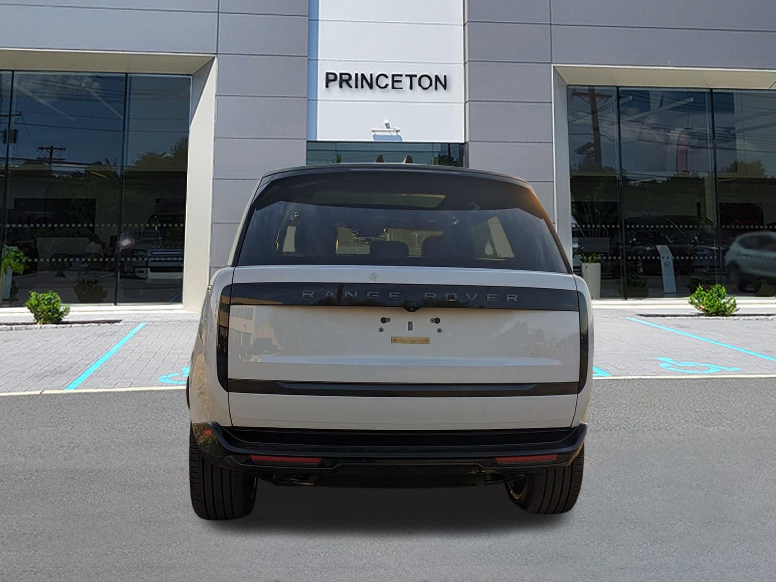 2025 Land Rover Range Rover SE photo 4