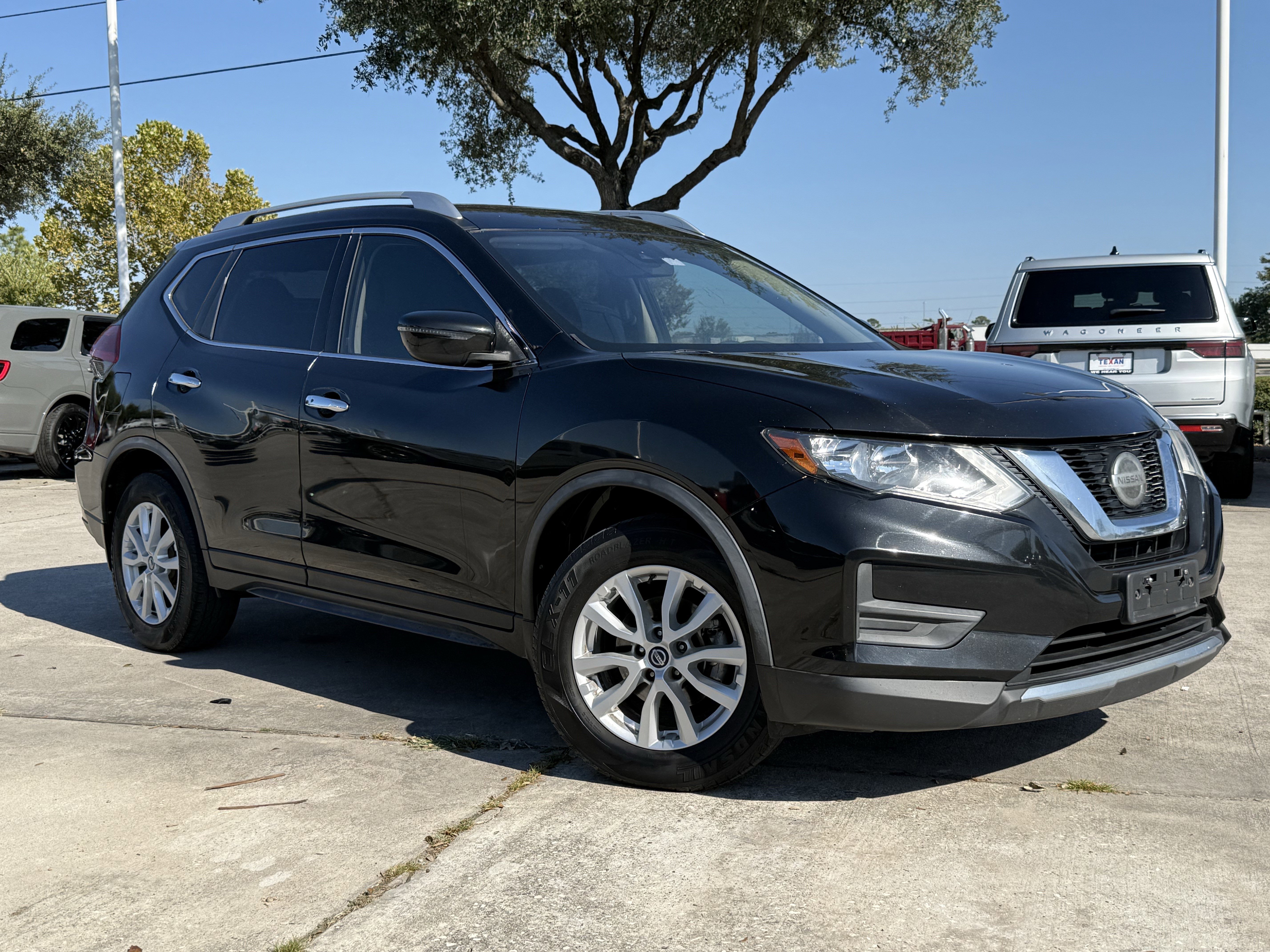Used 2019 Nissan Rogue SV with VIN JN8AT2MT7KW260668 for sale in Humble, TX