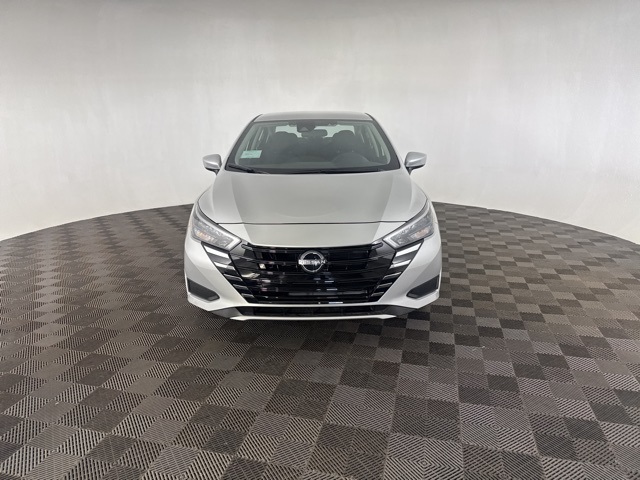 2025 Nissan Versa 1.6 SV photo 2