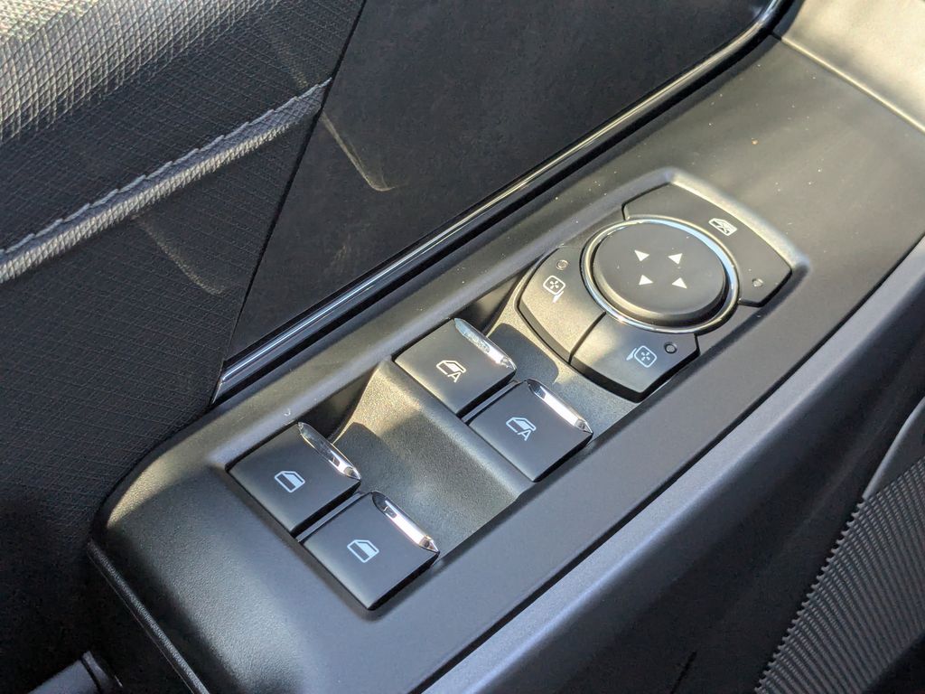 2025 Ford F-150 XLT photo 28