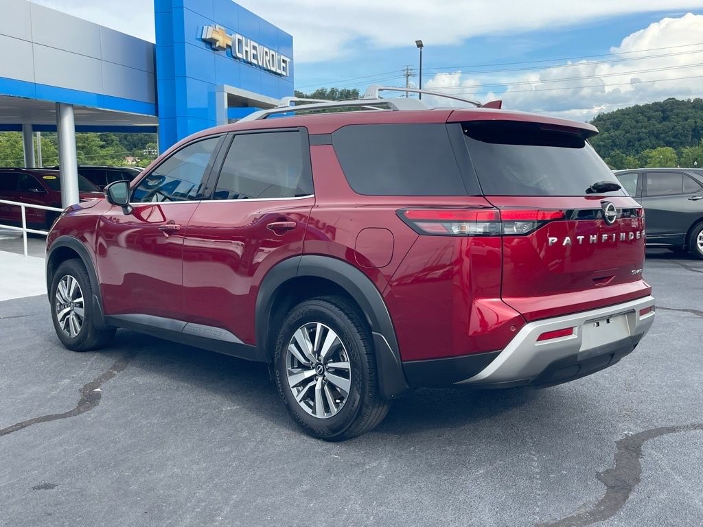 2024 Nissan Pathfinder SL photo 5