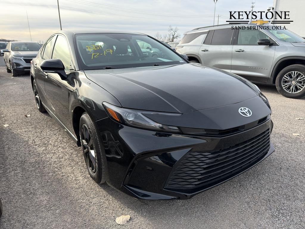 2025 Toyota Camry LE's photo