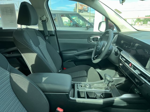 2025 Kia Sorento LX photo 7