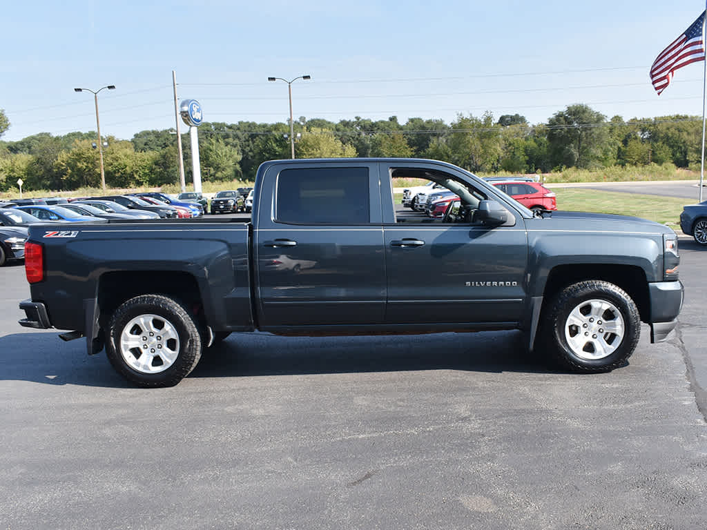 2017 Chevrolet Silverado 1500 LT photo 13