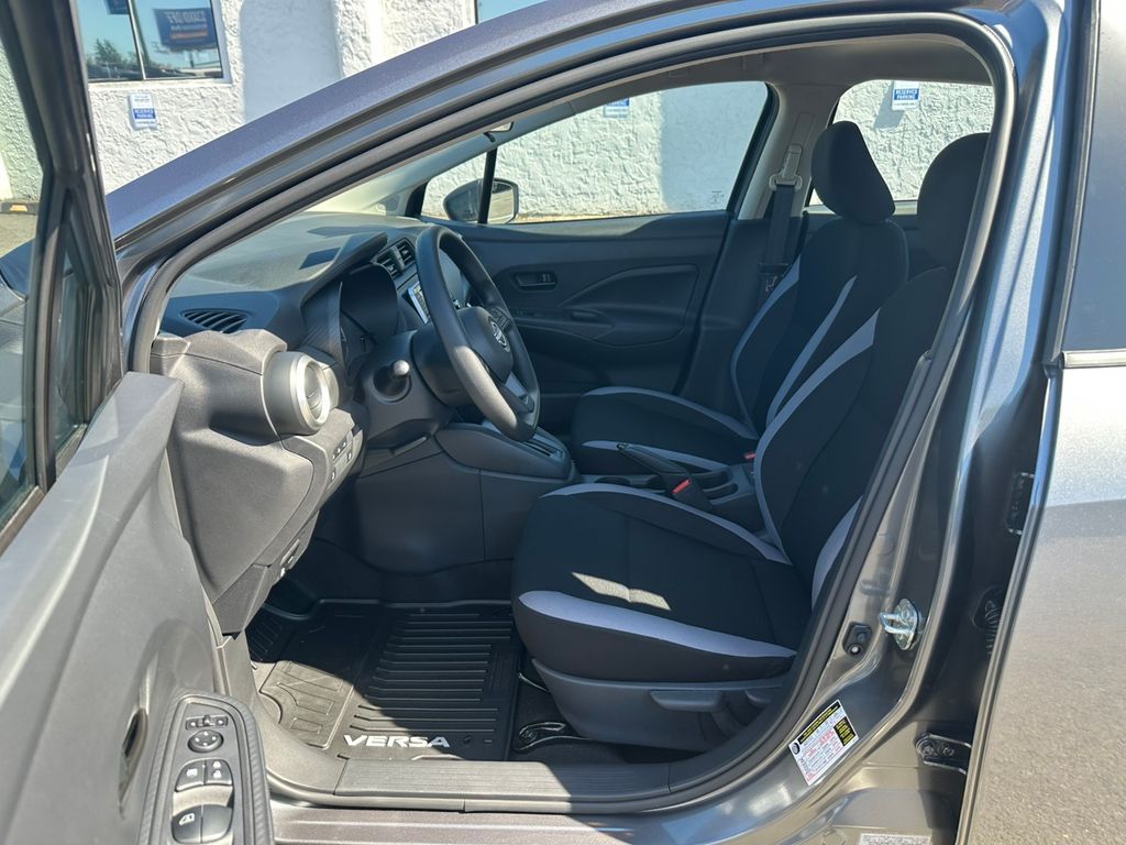 2025 Nissan Versa 1.6 S photo 14