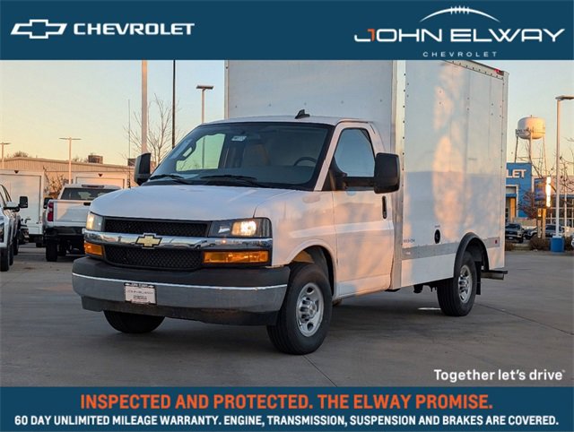 2024 Chevrolet Express Cutaway Base's photo