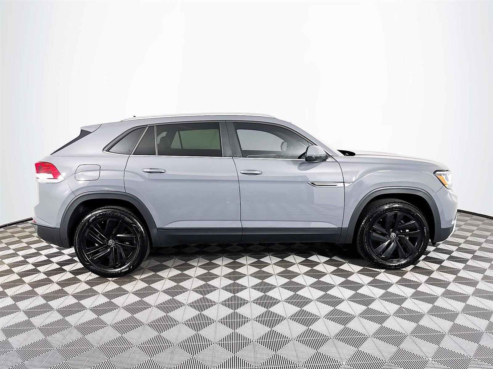 2021 Volkswagen Atlas Cross Sport SE Technology photo 3