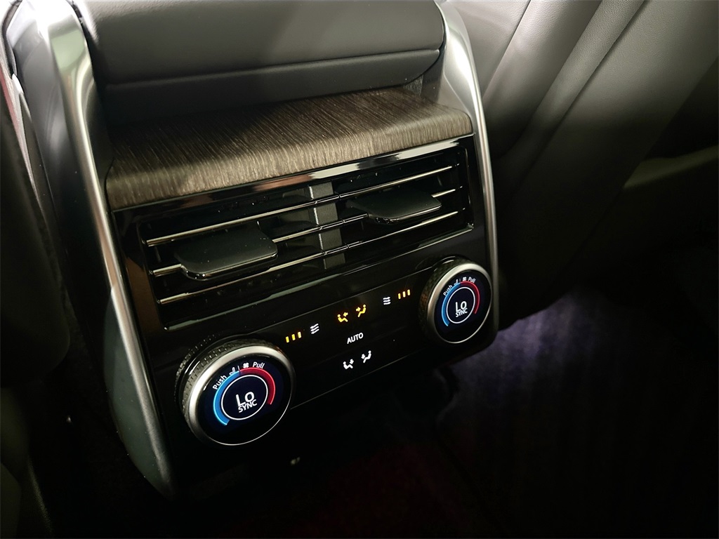2025 Land Rover Range Rover SE photo 23