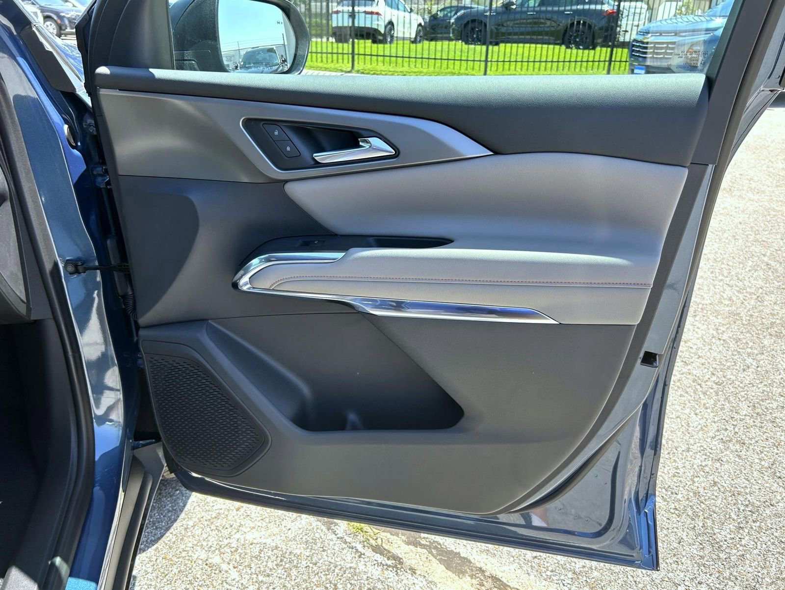 2025 Chevrolet Traverse photo 14