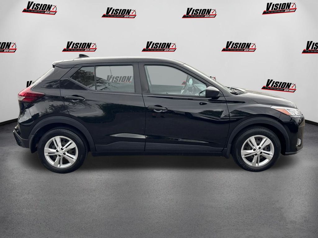 2021 Nissan Kicks S photo 3