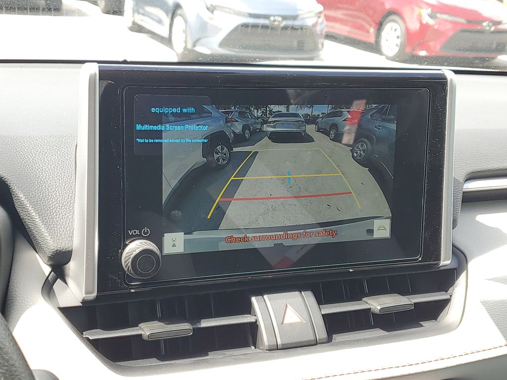 2025 Toyota RAV4 XLE photo 21