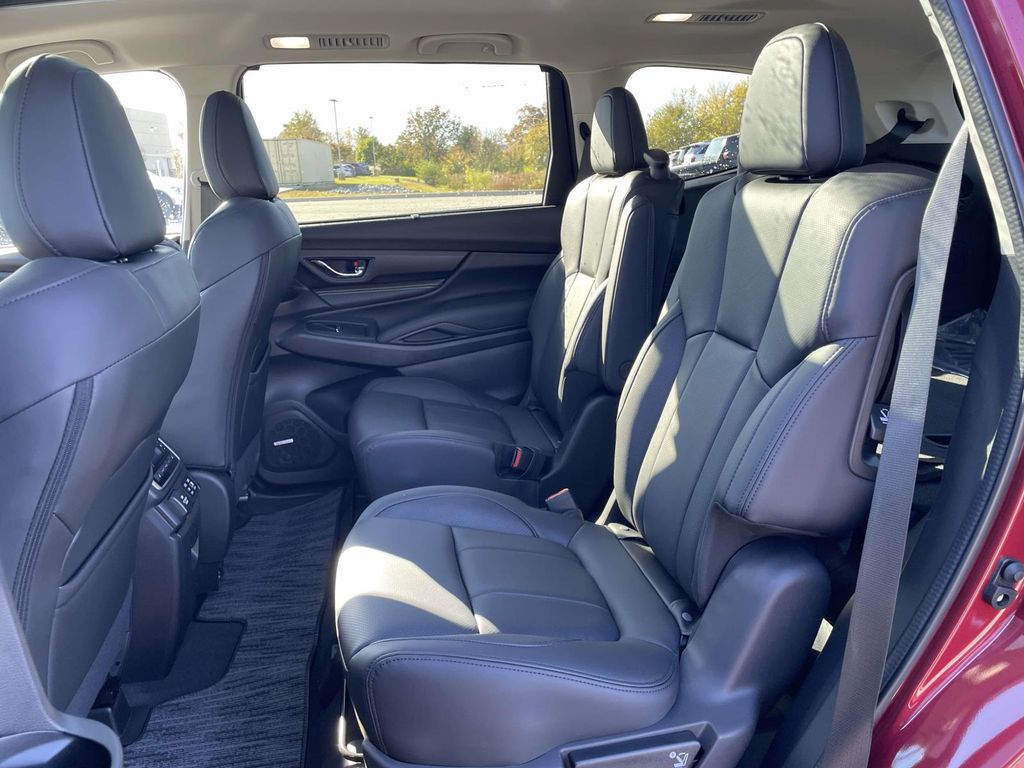 2025 Subaru Ascent Onyx Edition Touring photo 2