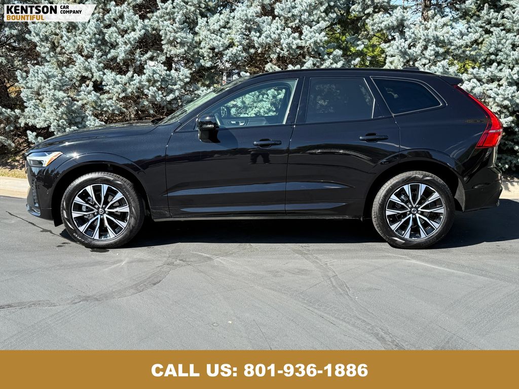 2025 Volvo XC60 B5 Plus photo 4