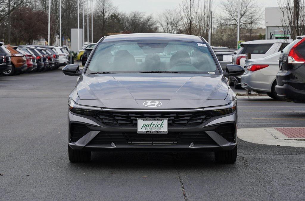 2025 Hyundai Elantra SEL Sport photo 2