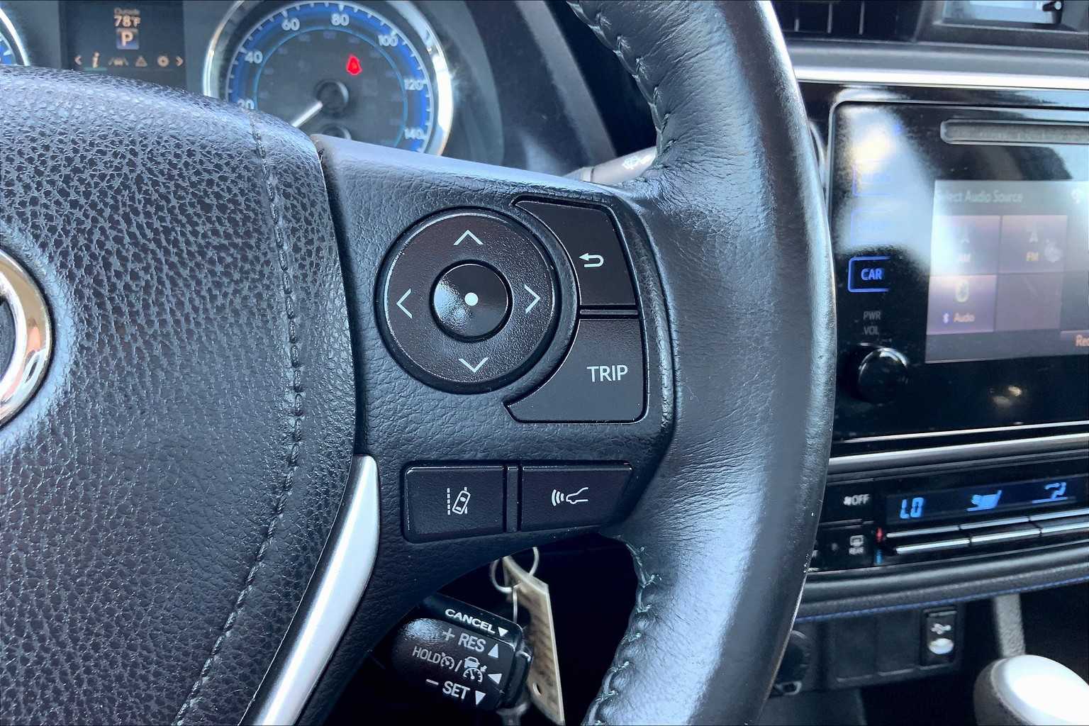 2017 Toyota Corolla SE photo 24