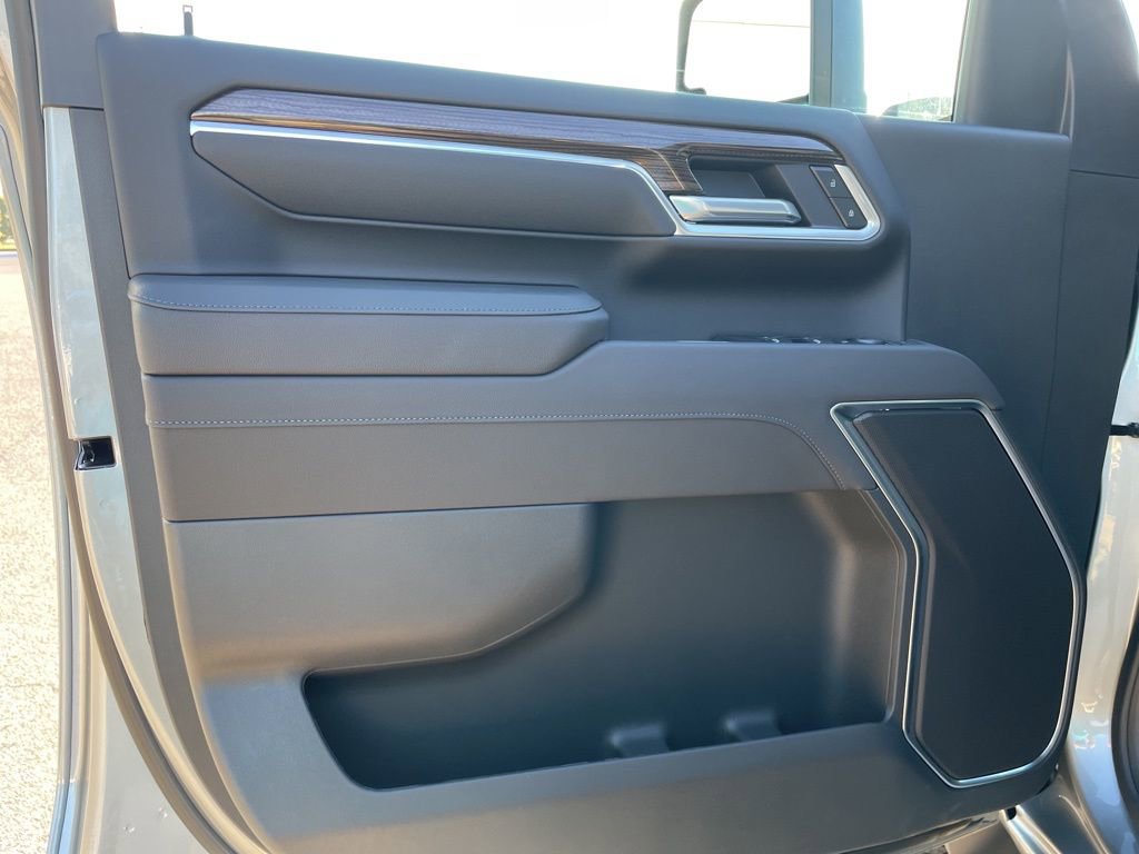 2026 Chevrolet Silverado 2500HD LT photo 3