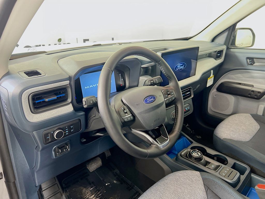 2025 Ford Maverick XLT photo 3