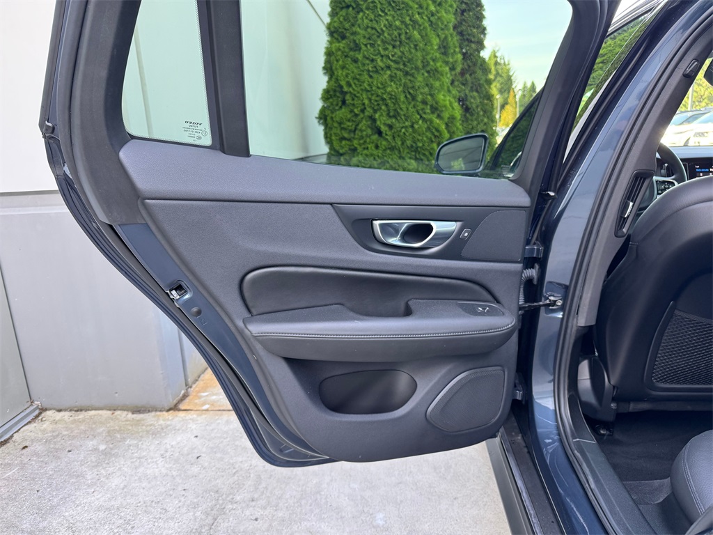 2024 Volvo V60 Cross Country B5 Plus photo 22