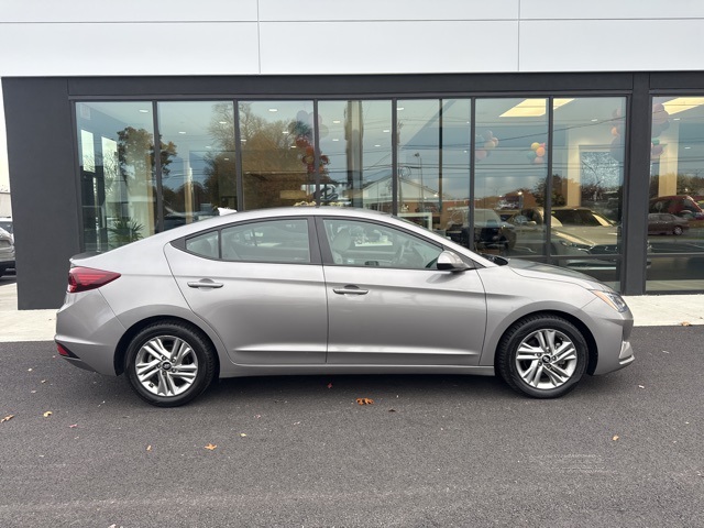 2020 Hyundai Elantra SEL photo 2