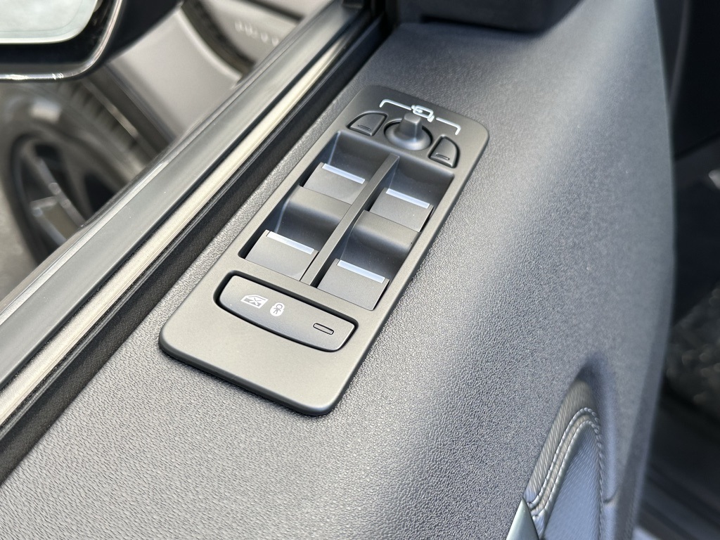 2025 Land Rover Discovery Sport Dynamic SE photo 11