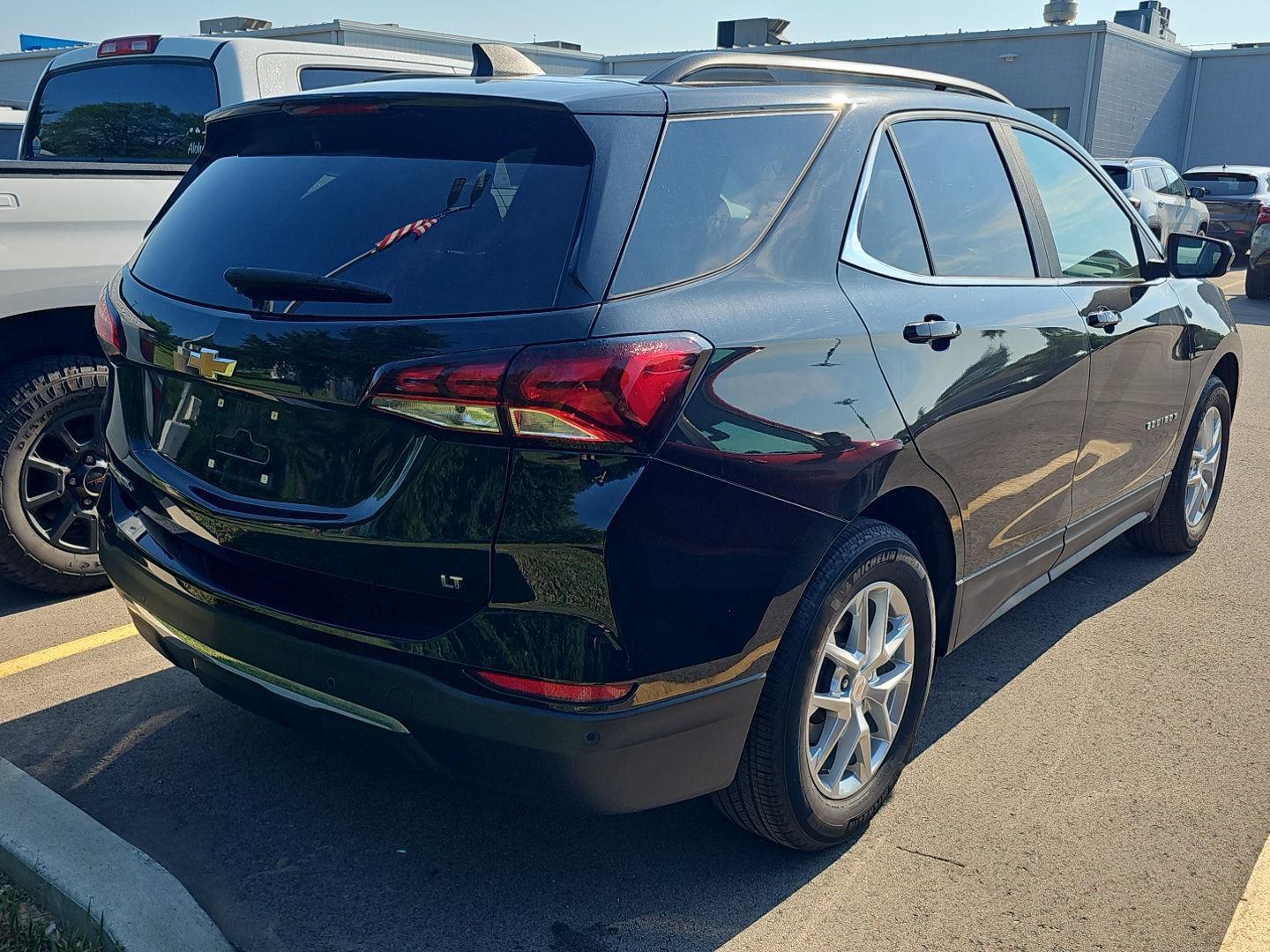 2023 Chevrolet Equinox LT photo 3