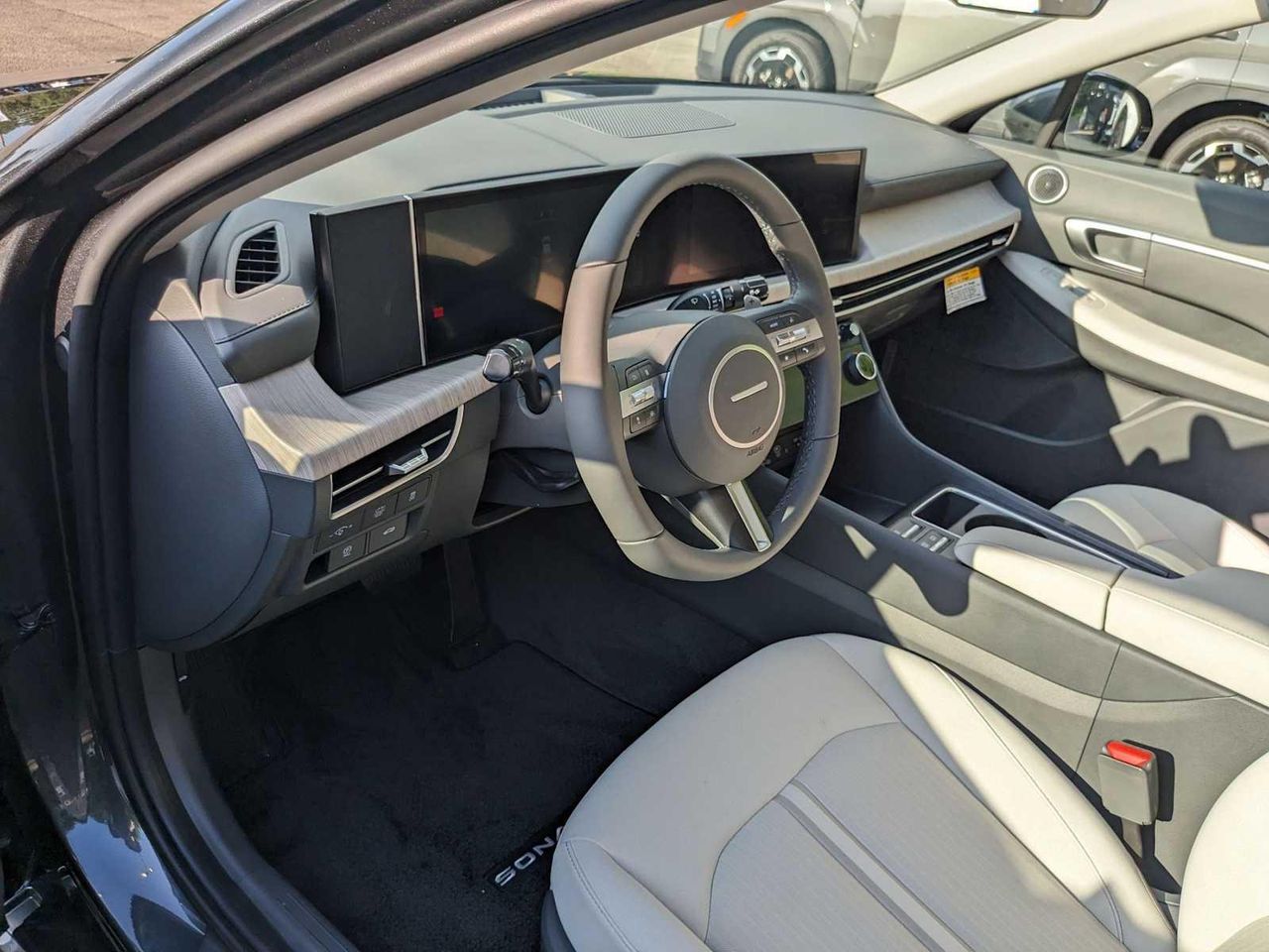 2025 Hyundai Sonata Hybrid SEL photo 2