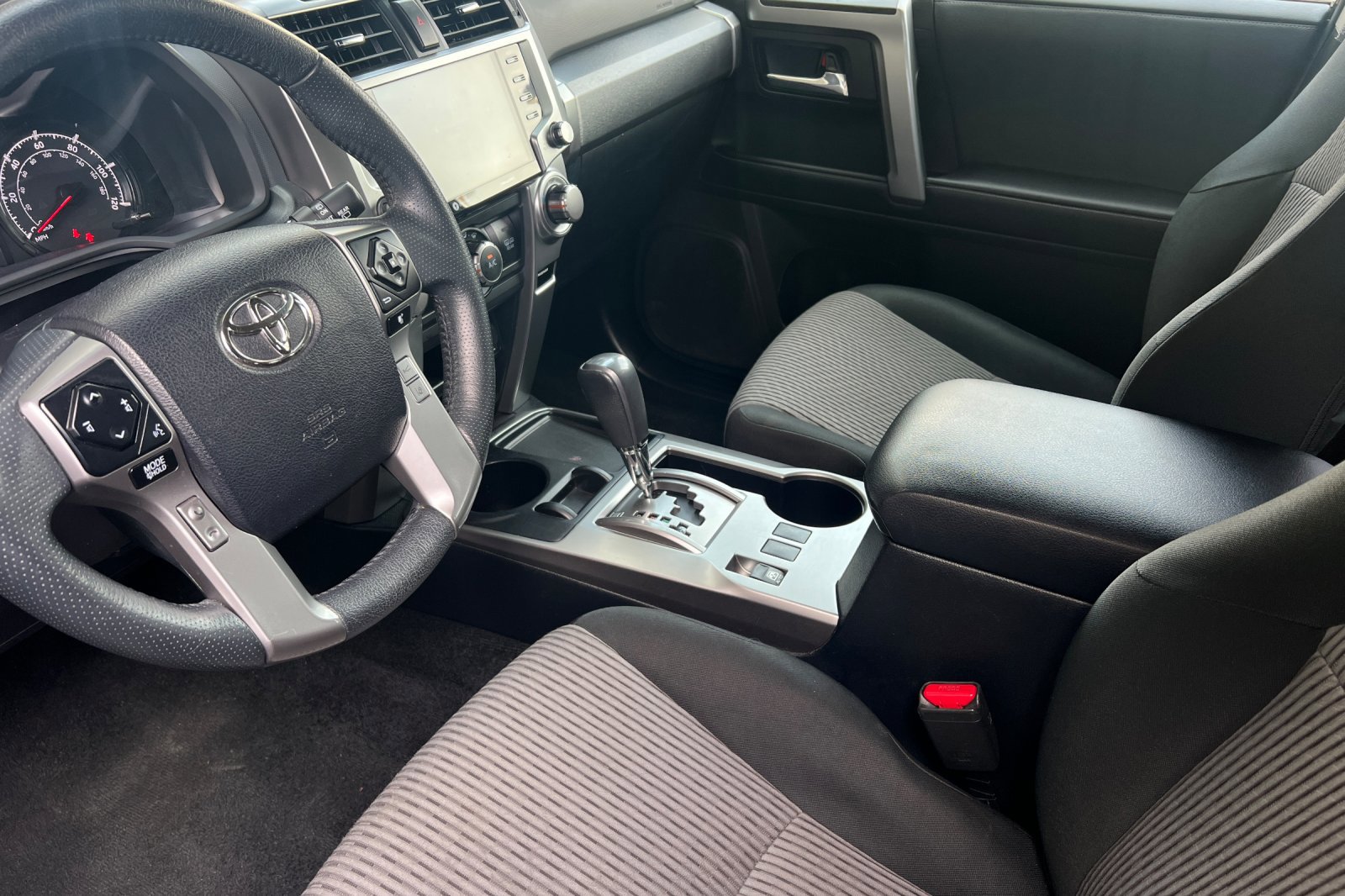 2022 Toyota 4Runner SR5 photo 9