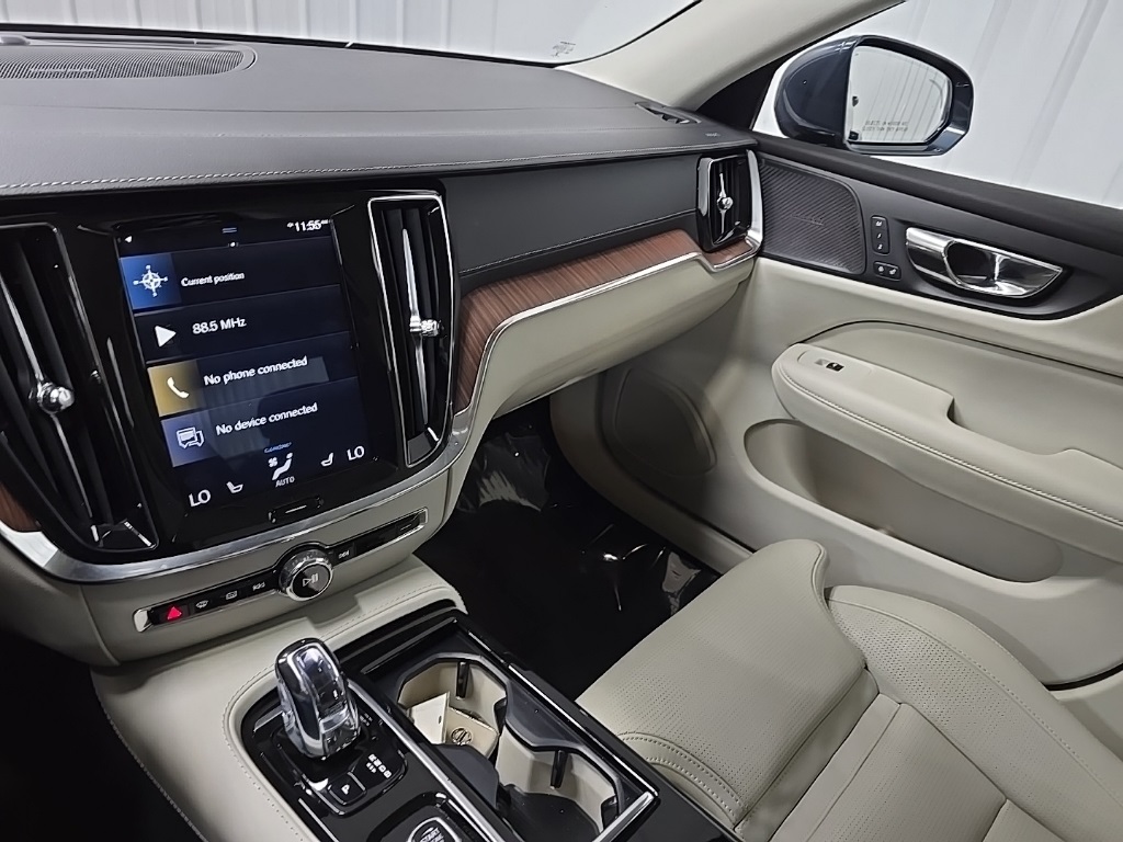 2019 Volvo S60 T8 Inscription photo 25