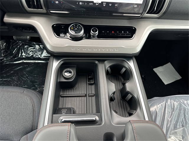 2025 Ford Expedition photo 15